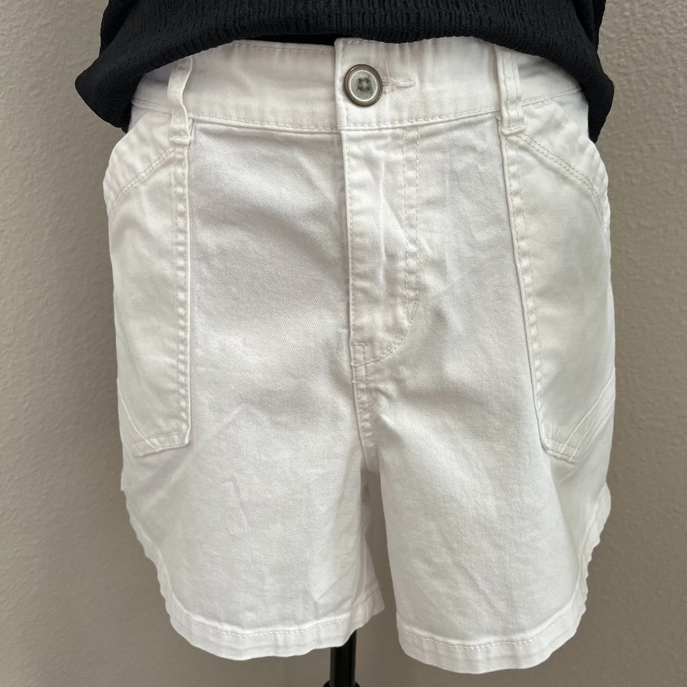White Shorts with Pockets 15 inches Long Size 18 (Top & Jewelry not included)
